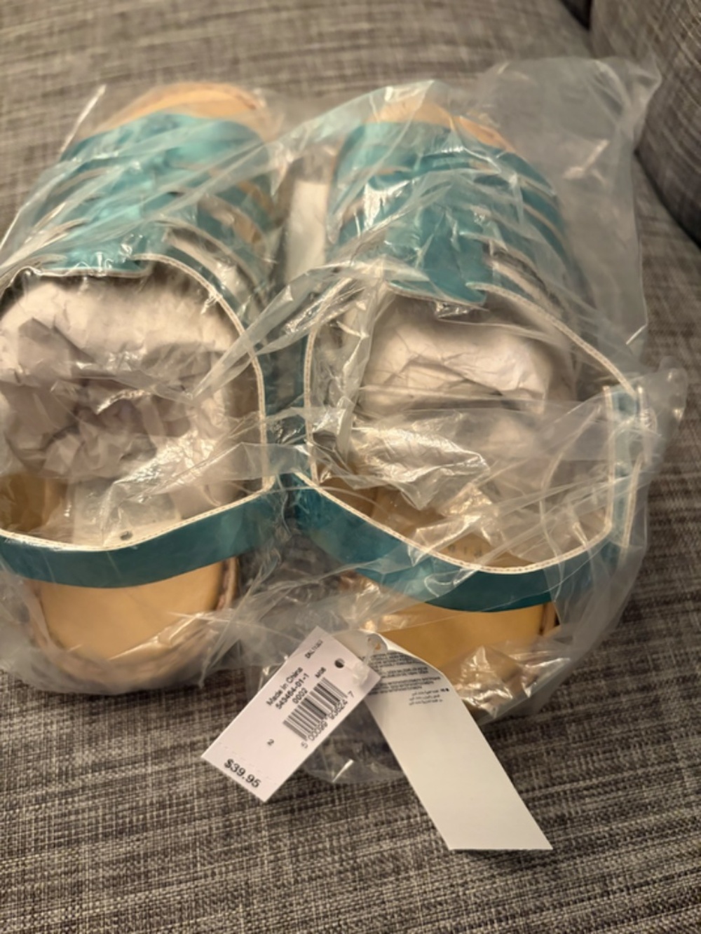 Gap Kids brand new sandals, never worn, in package - Picture 3 of 4